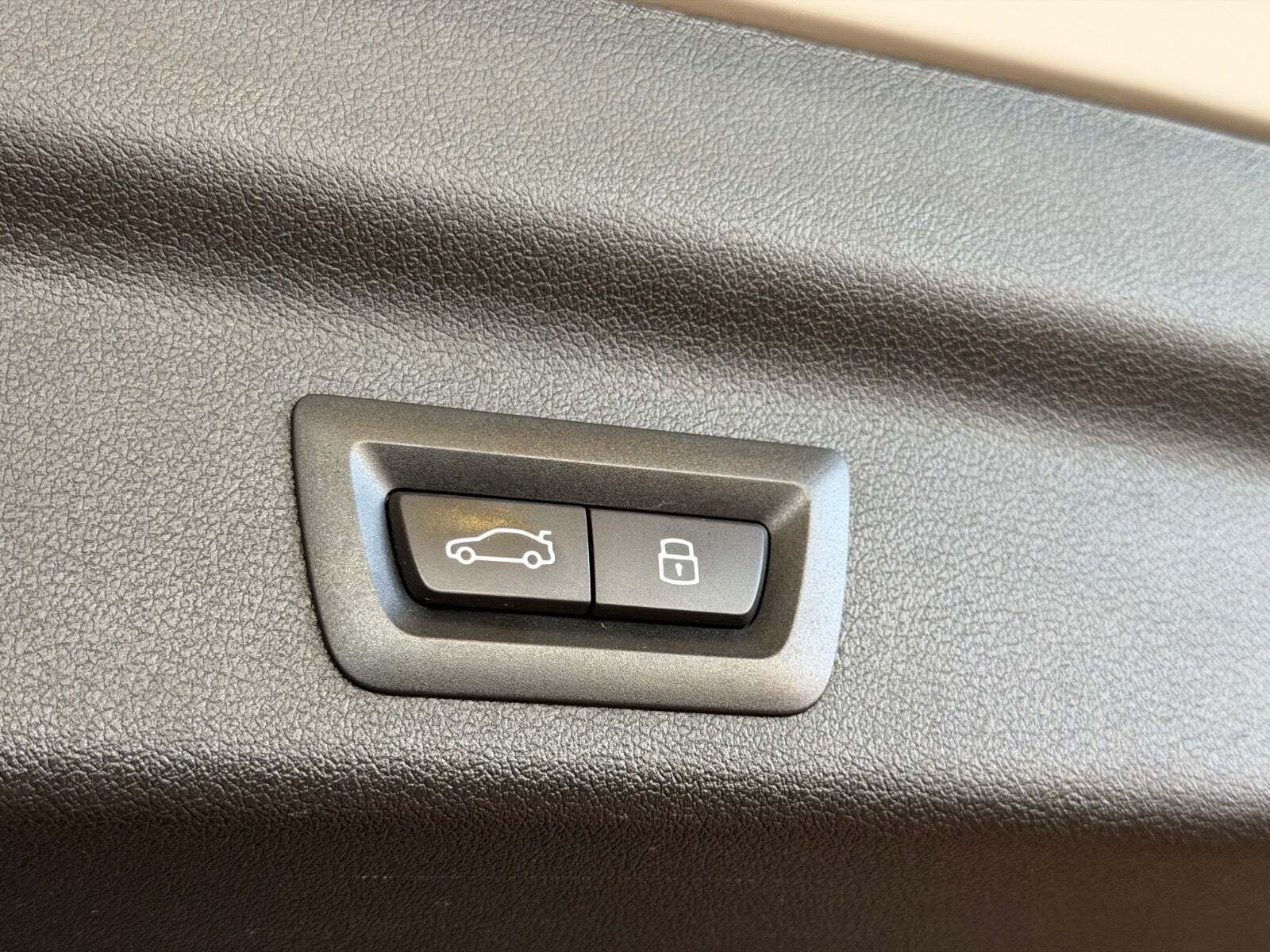 Hvid BMW iX1 fra 2024