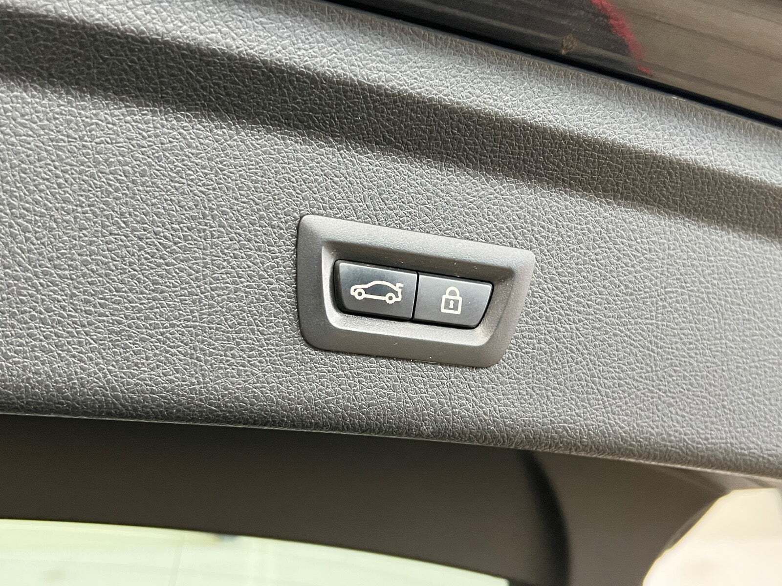 Grå BMW 320d fra 2018