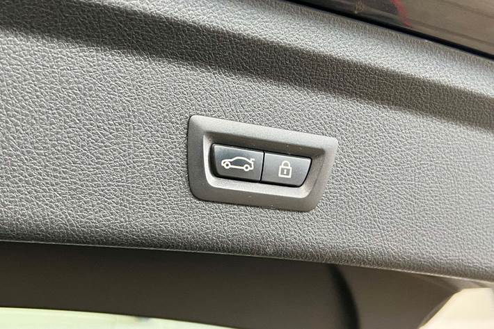 Grå BMW 320d fra 2018