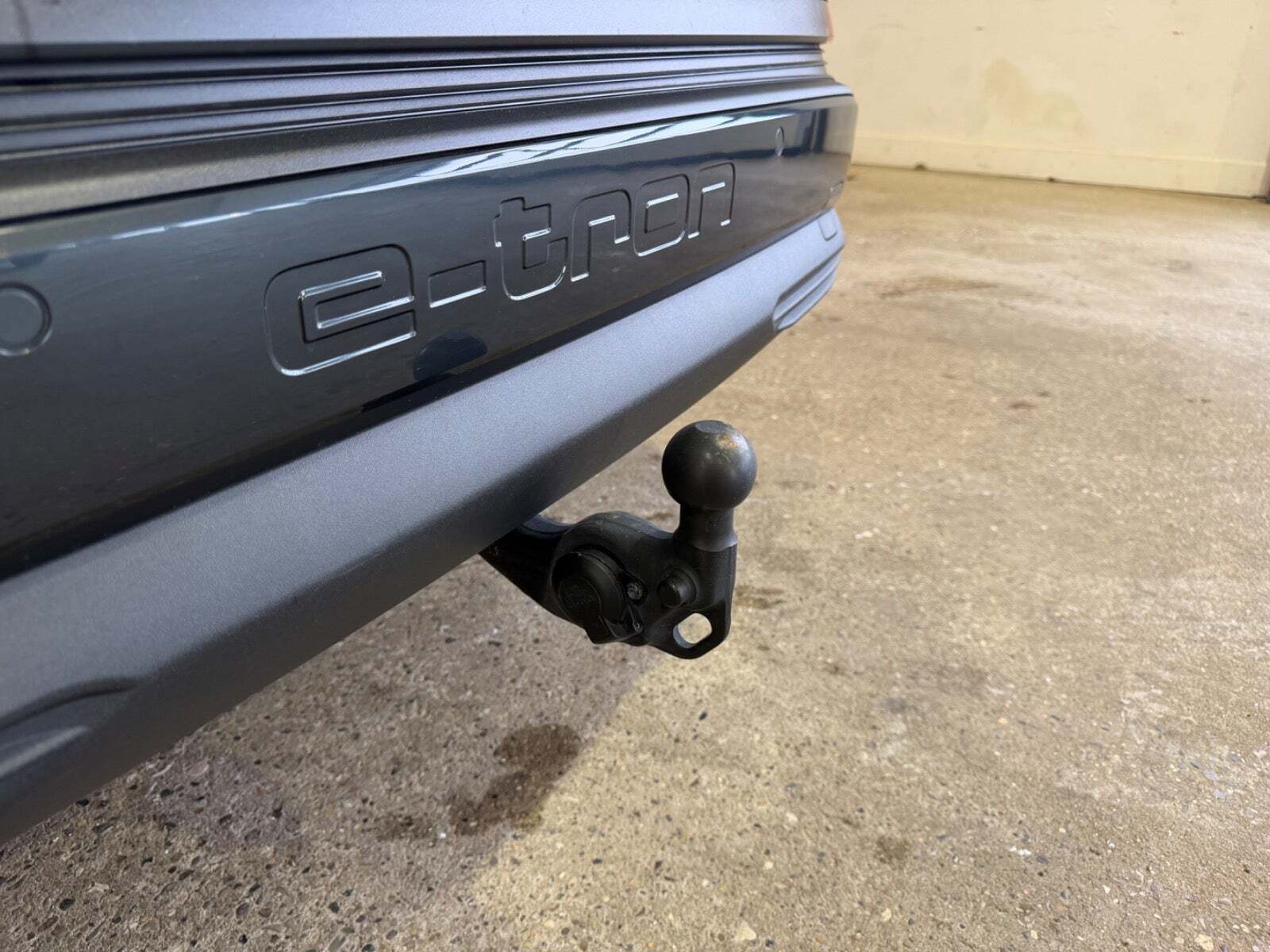 Hvid Audi Q4 e-tron fra 2023