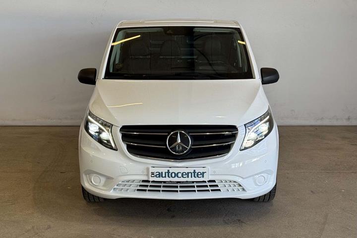 Hvid Mercedes Vito 114 fra 2023