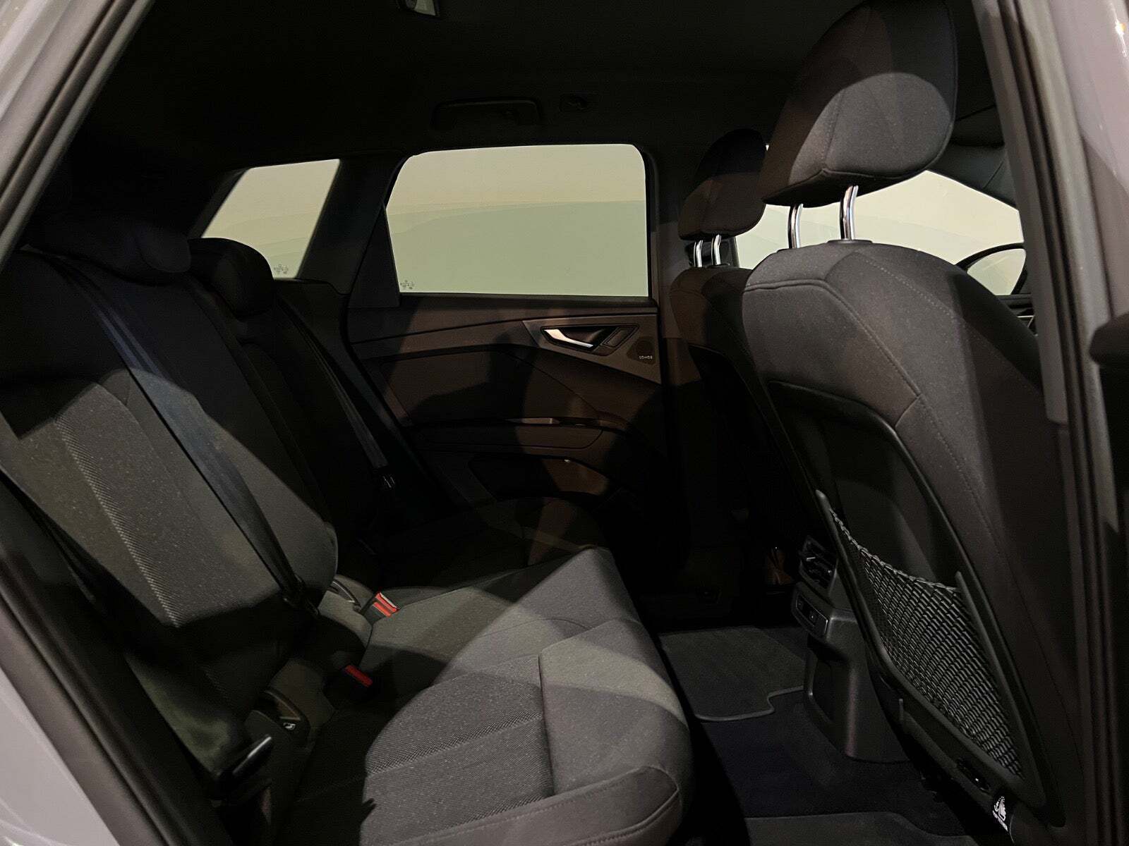 Grå Audi Q4 e-tron fra 2022