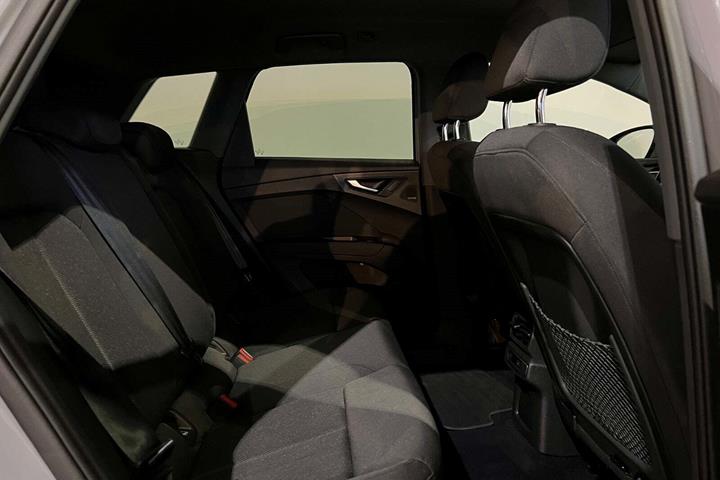 Grå Audi Q4 e-tron fra 2022