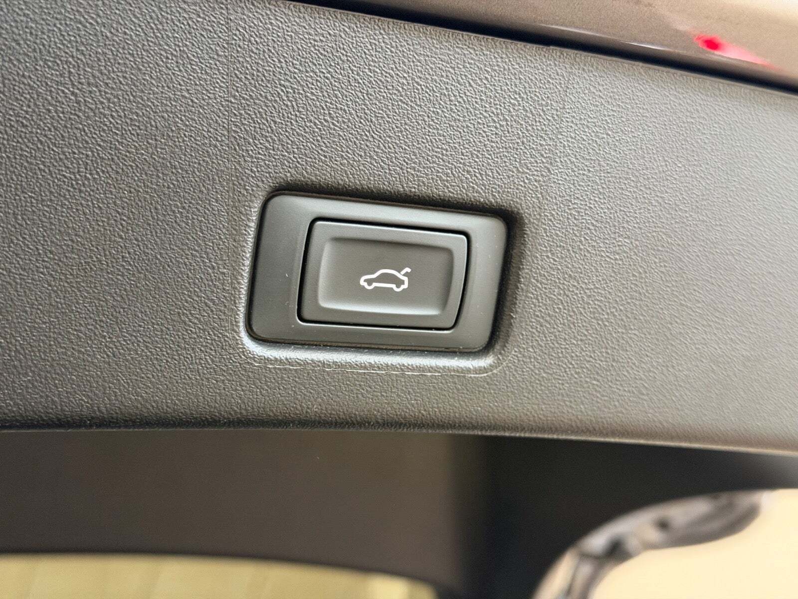 Sølv Audi Q4 e-tron fra 2023