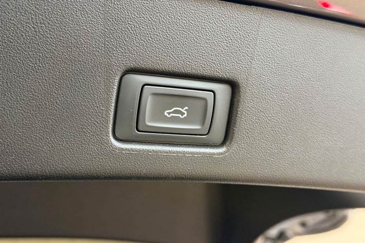 Sølv Audi Q4 e-tron fra 2023