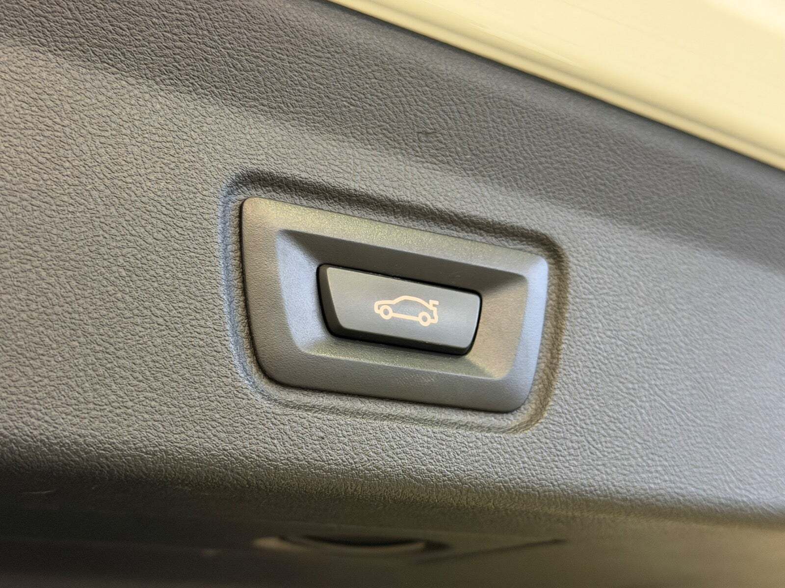 Hvid BMW i4 fra 2023