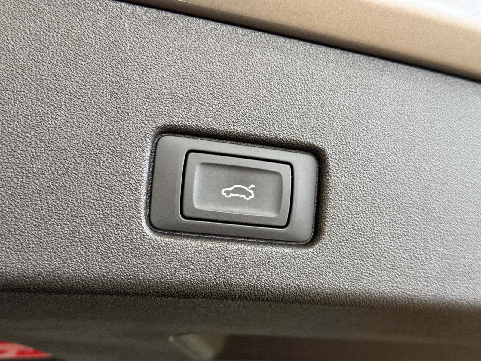 Grå Audi Q4 e-tron fra 2023