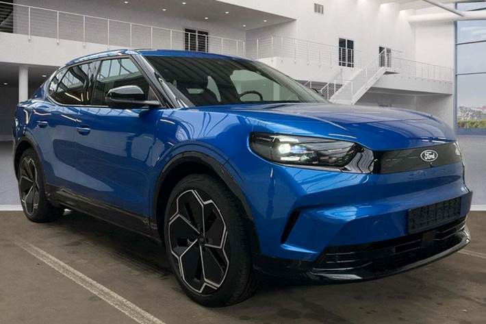 Blå Ford Capri fra 2025