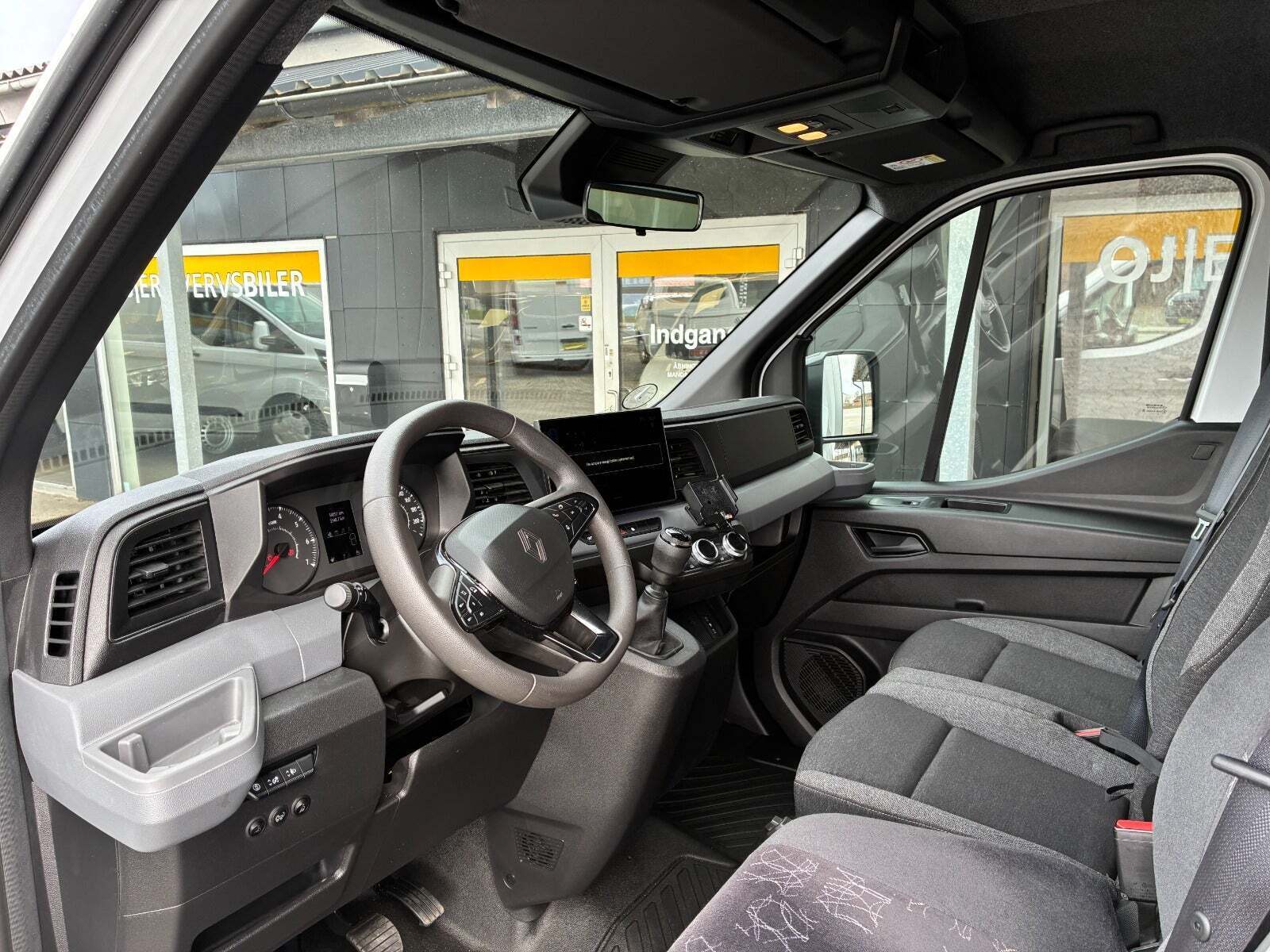 Hvid Renault Master V T35 fra 2025