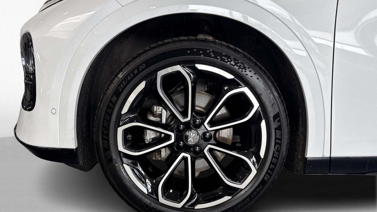 Hvid Xpeng G6 fra 2025