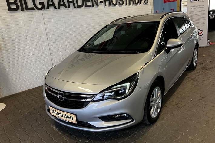 Sølv Opel Astra fra 2019