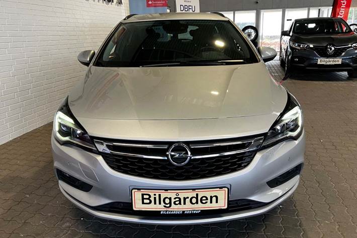 Sølv Opel Astra fra 2019