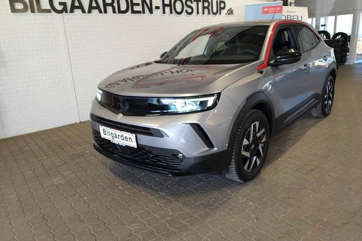 Grå Opel Mokka-e fra 2023