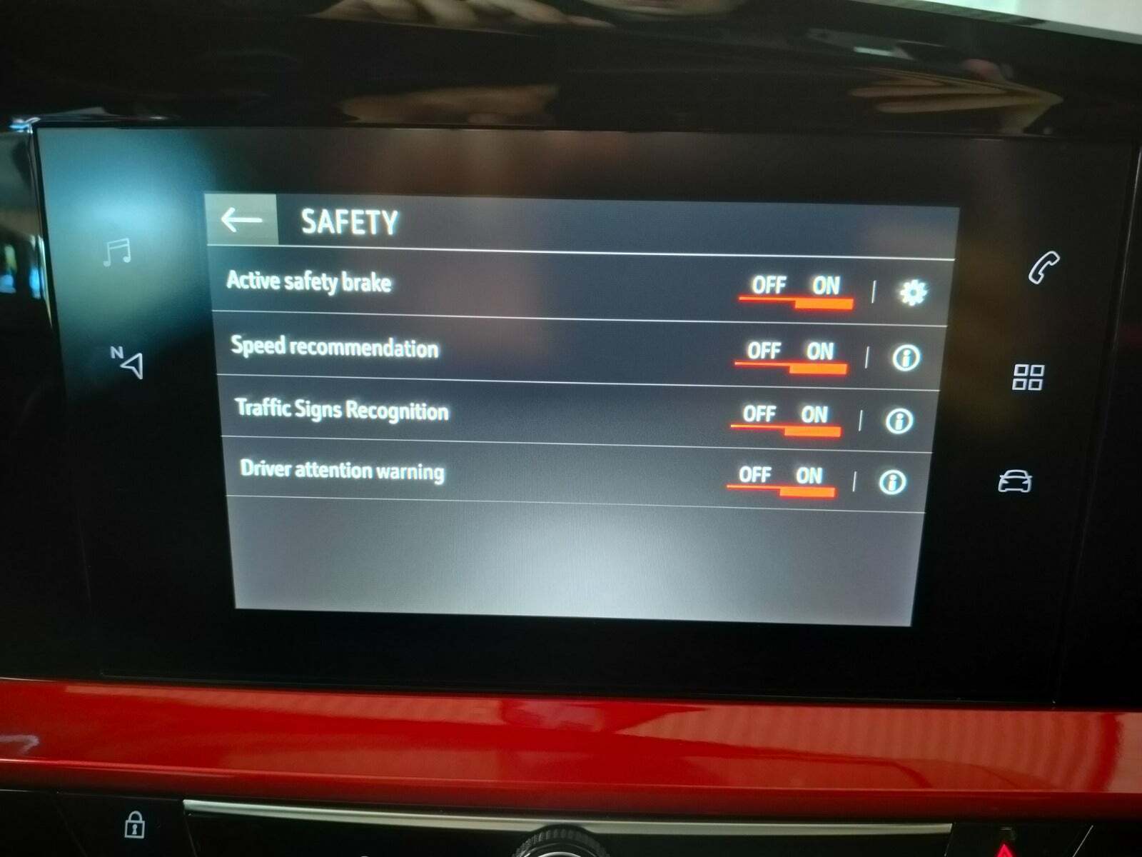 Grå Opel Mokka-e fra 2023