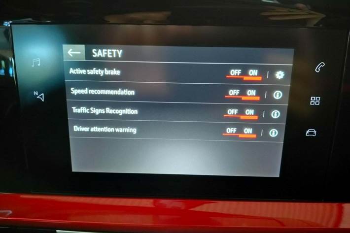 Grå Opel Mokka-e fra 2023