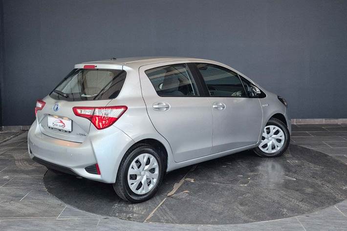 Sølv Toyota Yaris fra 2019