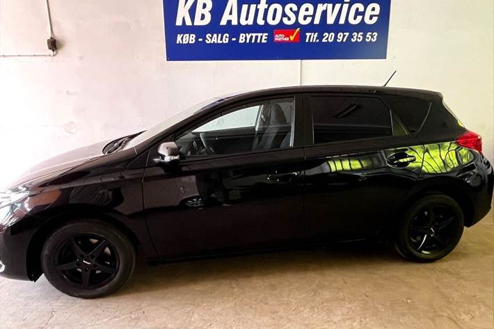 Sort Toyota Auris fra 2014