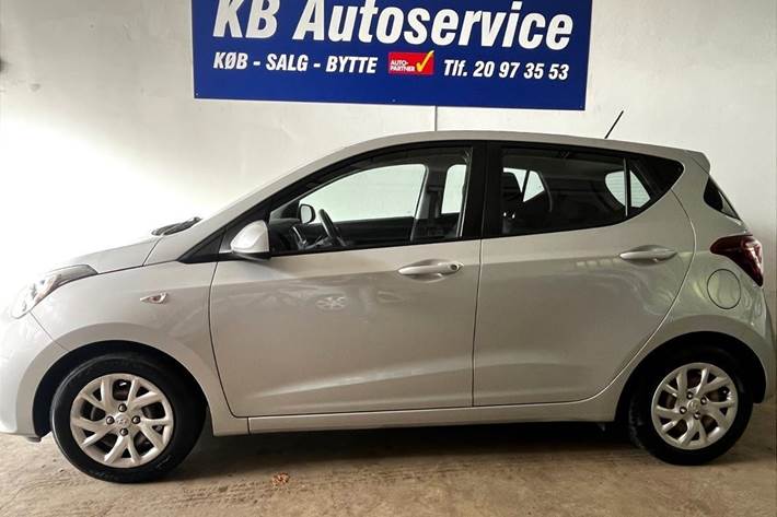 Sølv Hyundai i10 fra 2020