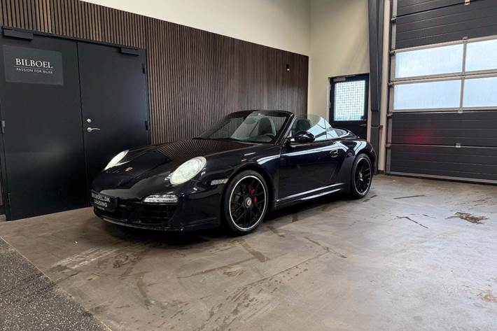 Sort Porsche 911 Carrera GTS fra 2011