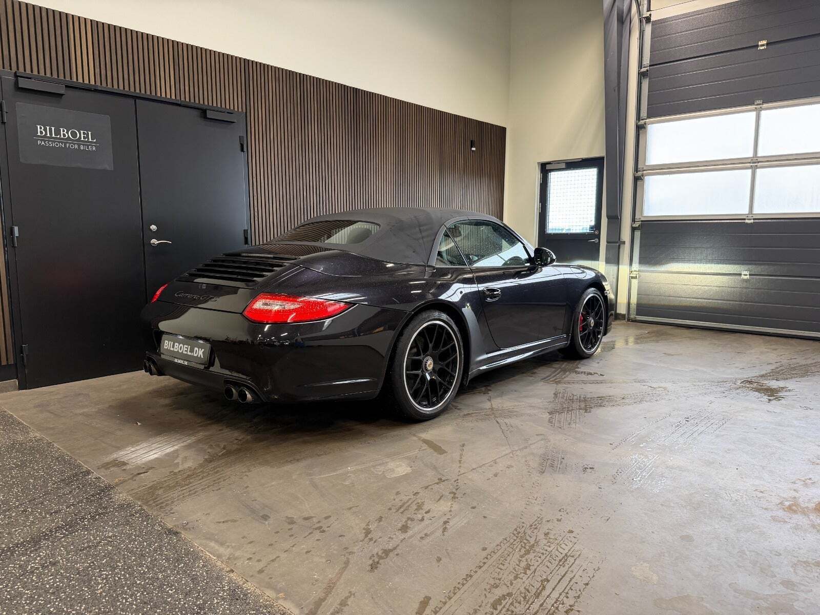 Sort Porsche 911 Carrera GTS fra 2011