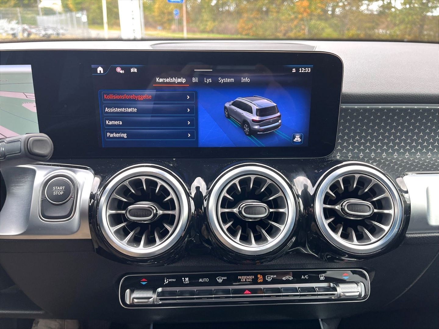 Hvid Mercedes EQB 300 fra 2024