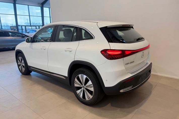 Hvid Mercedes EQA250+ fra 2025