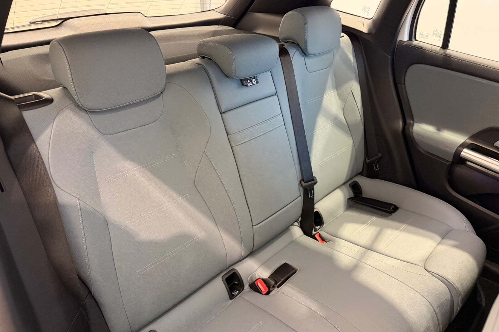 Hvid Mercedes EQA250+ fra 2025