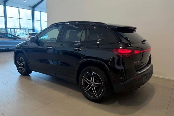 Sort Mercedes EQA250+ fra 2024