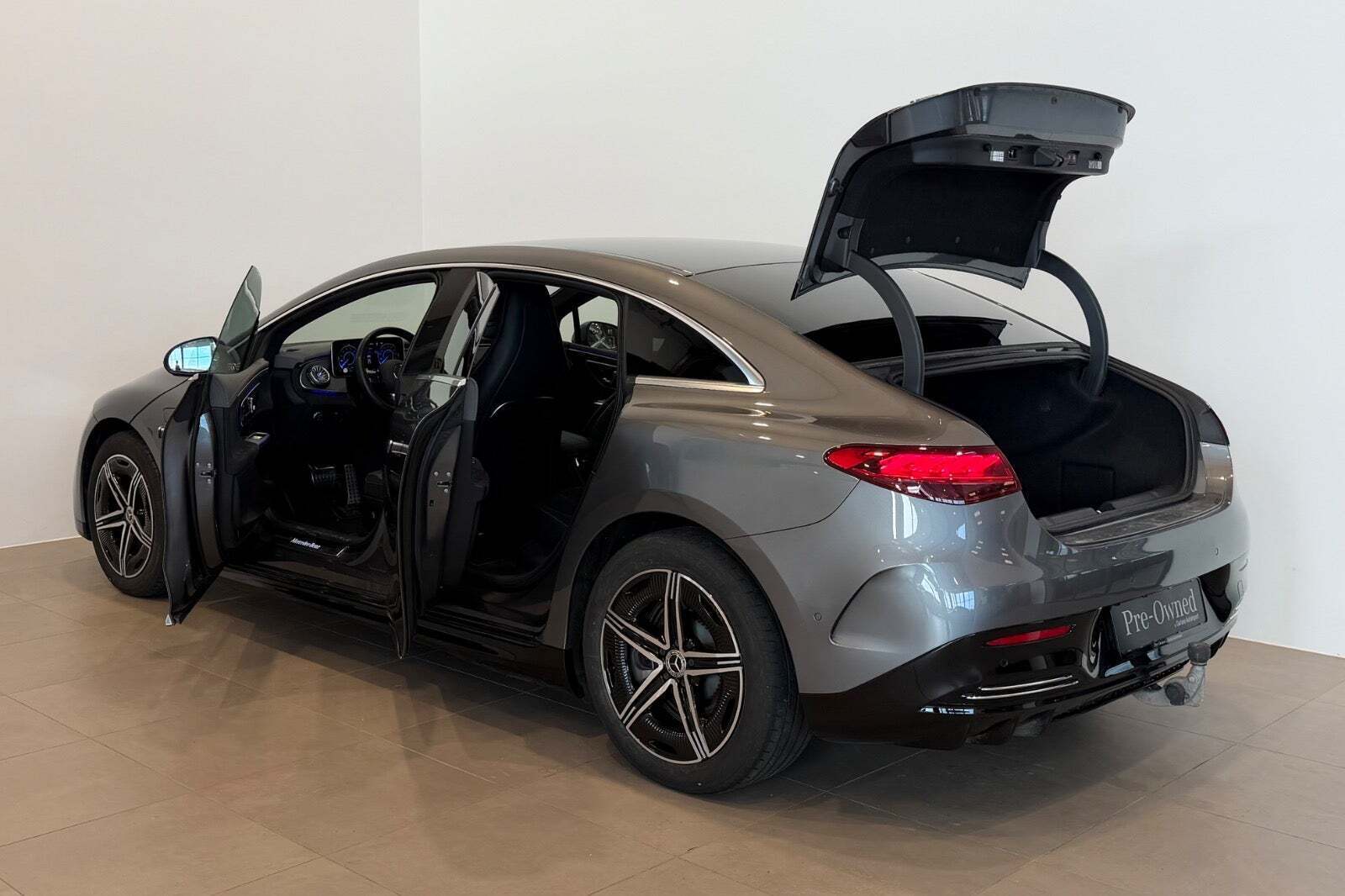Grå Mercedes EQE350+ fra 2025