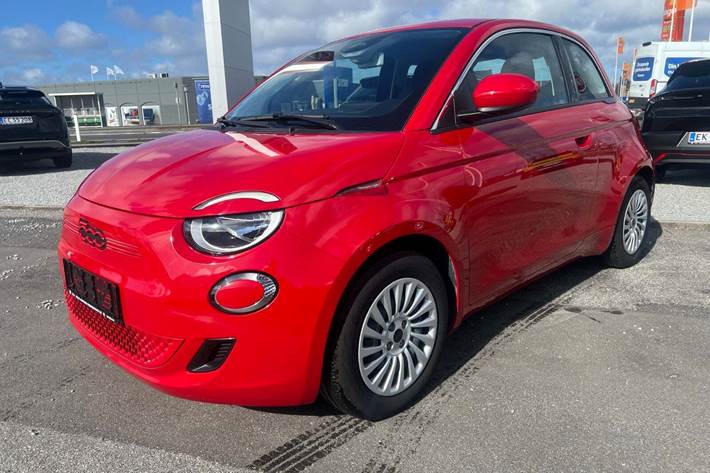 Rød Fiat 500e fra 2023