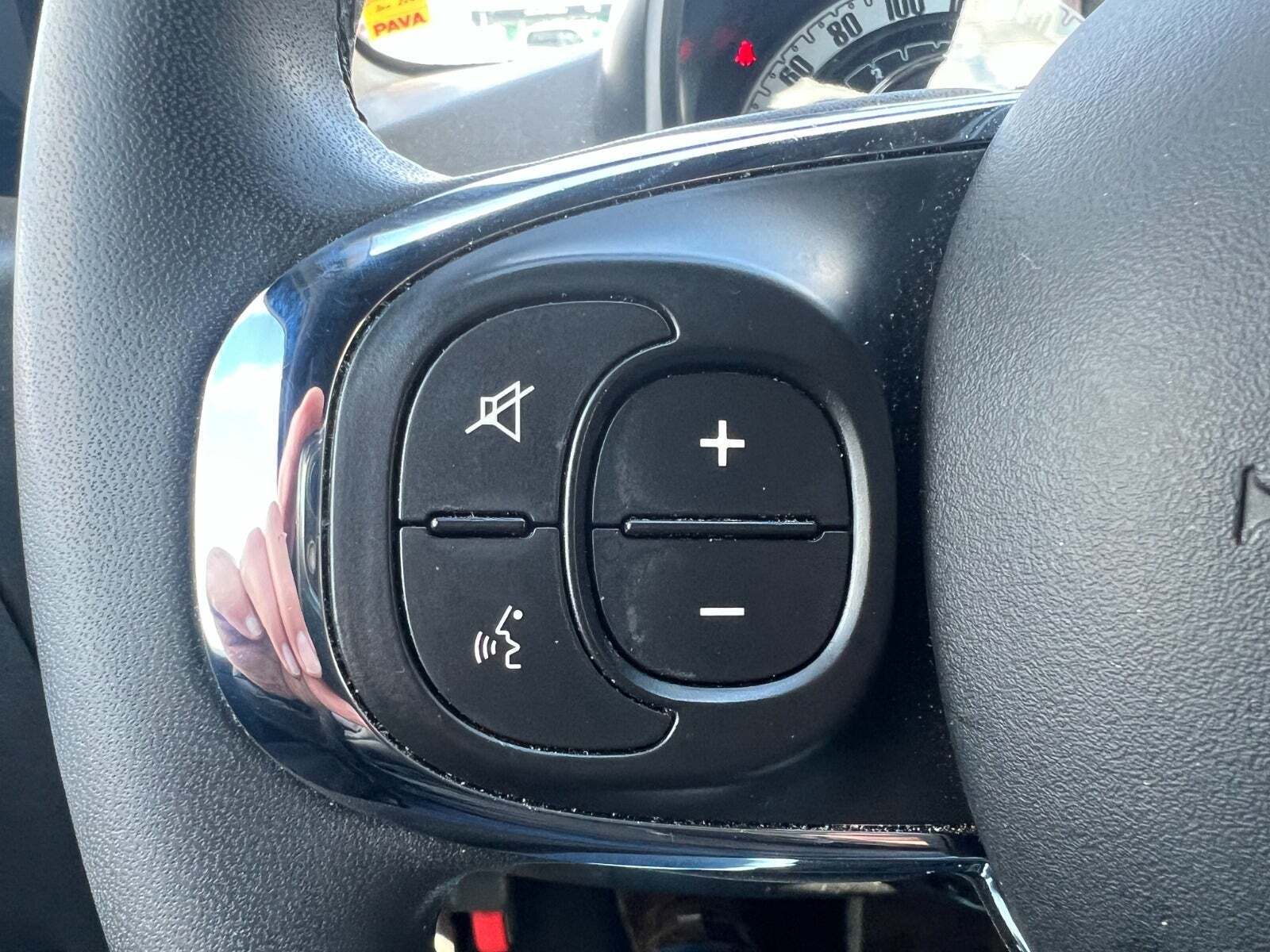 Blå Fiat 500 fra 2024