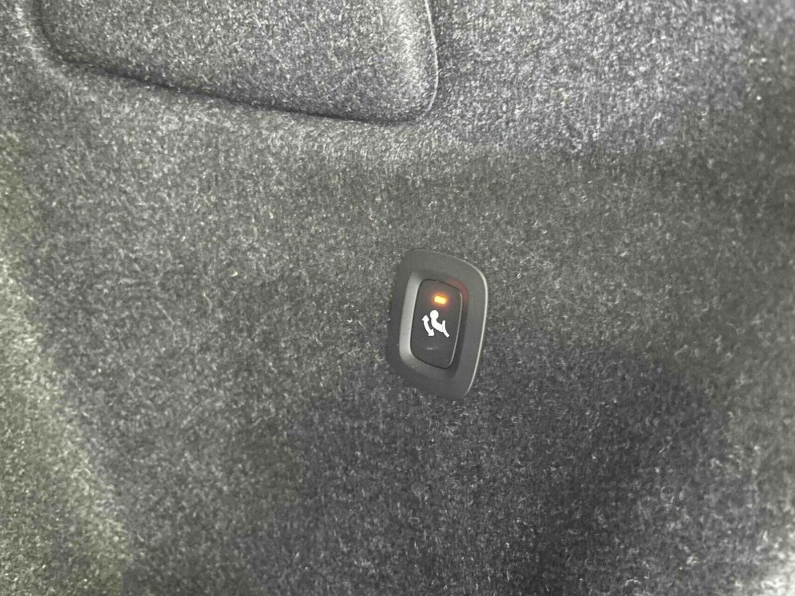 Beige Volvo EX40 fra 2025