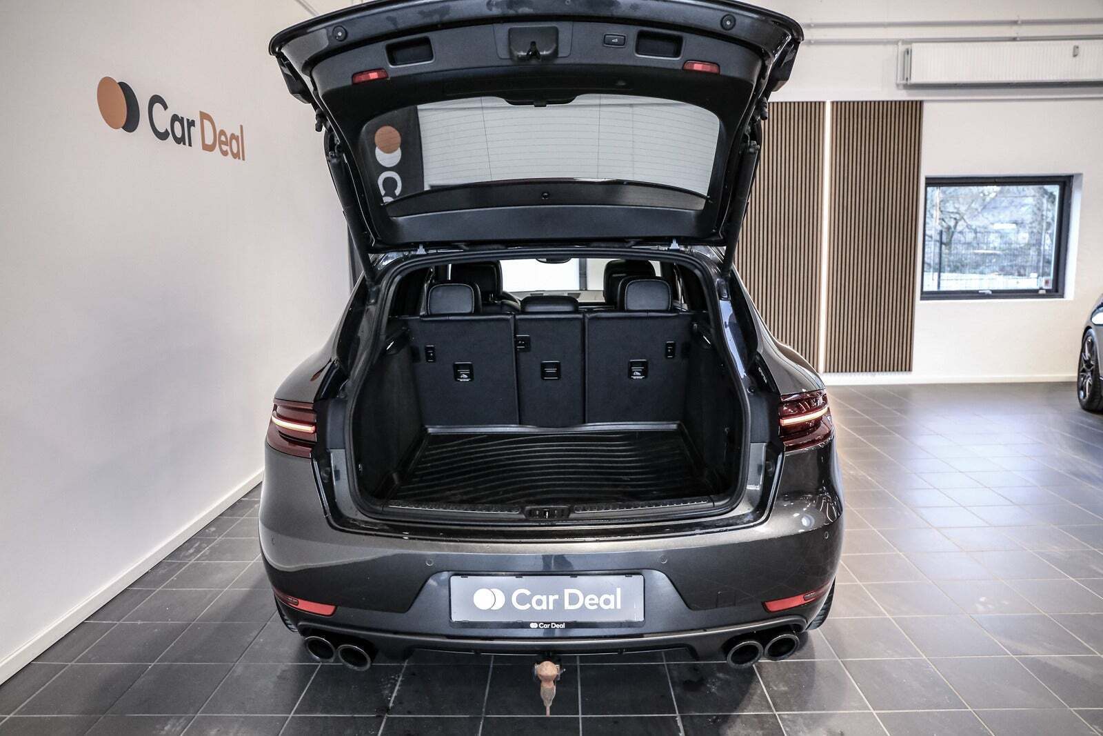 Grå Porsche Macan GTS fra 2017