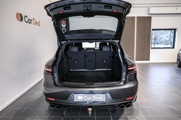 Grå Porsche Macan GTS fra 2017