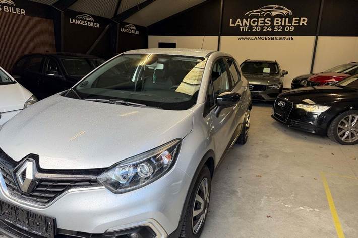 Sølv Renault Captur fra 2018