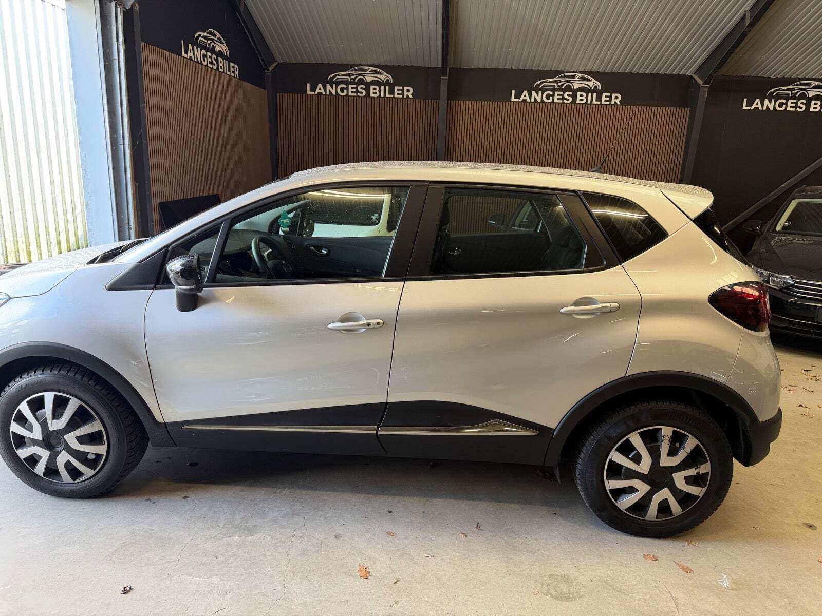 Sølv Renault Captur fra 2018