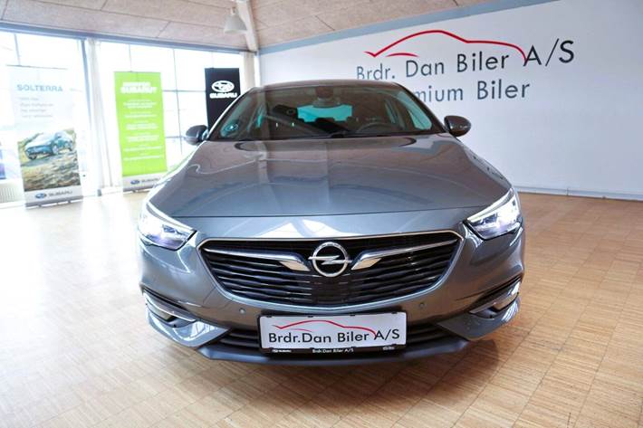 Grå Opel Insignia fra 2019