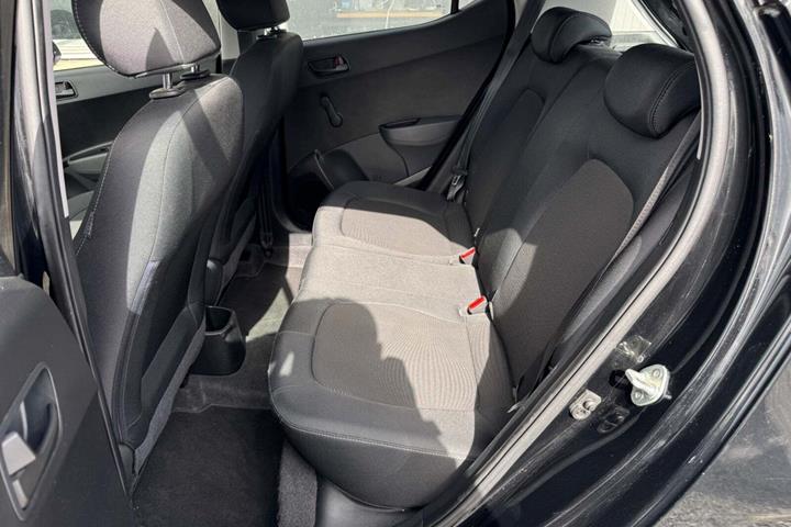 Sort Hyundai i10 fra 2019