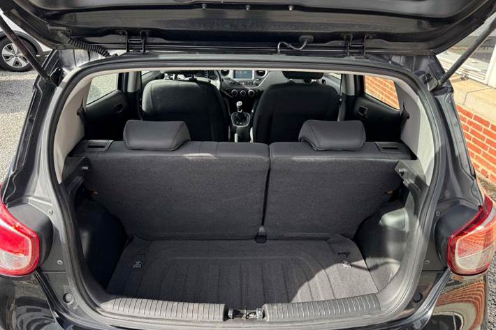 Sort Hyundai i10 fra 2019