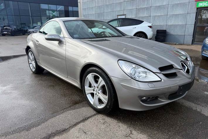 Orange Mercedes SLK200 fra 2006 set udefra