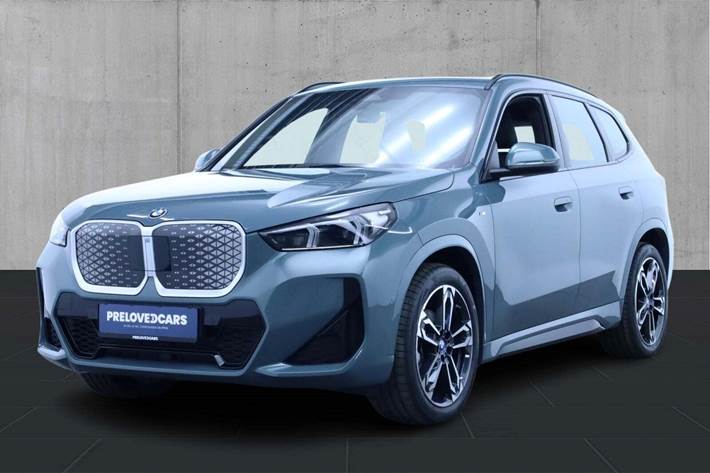Grøn BMW iX1 fra 2025