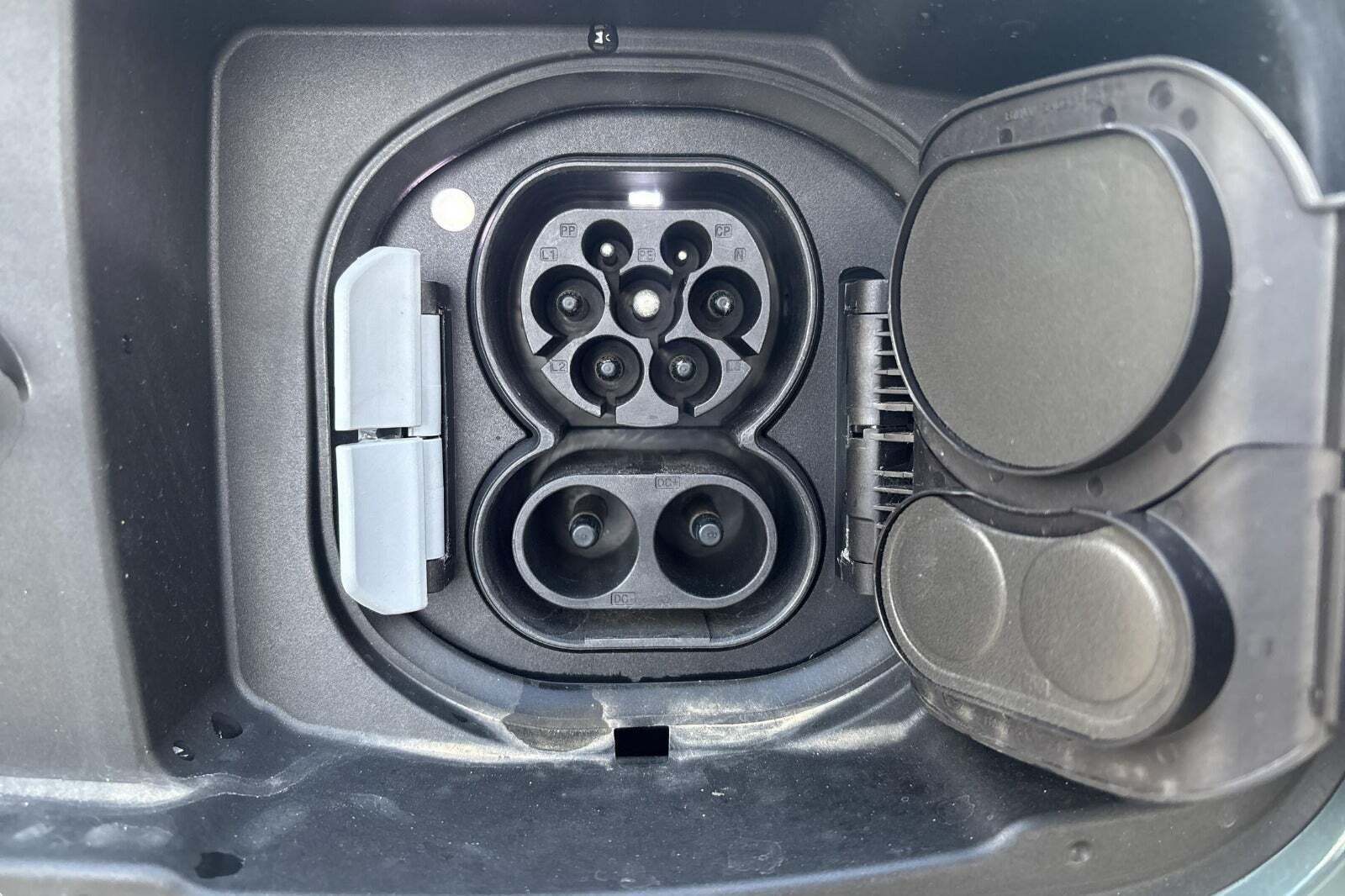 Grøn BMW iX1 fra 2025