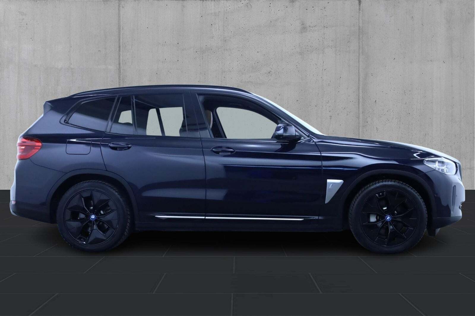 BMW iX3 Charged Plus