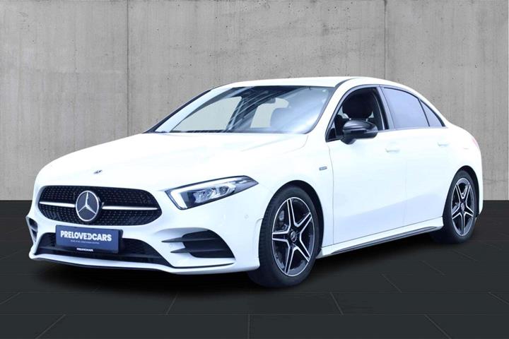 Hvid Mercedes A250 e fra 2020 set udefra