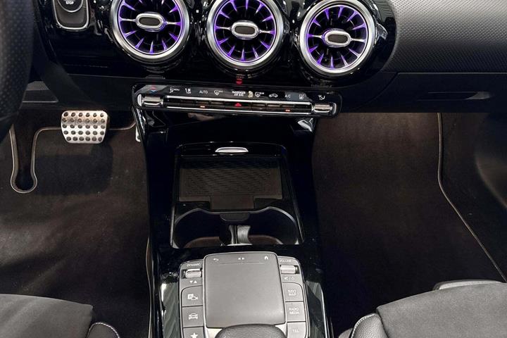 Hvid Mercedes A250 e fra 2020