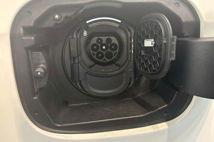 Hvid Mercedes A250 e fra 2020