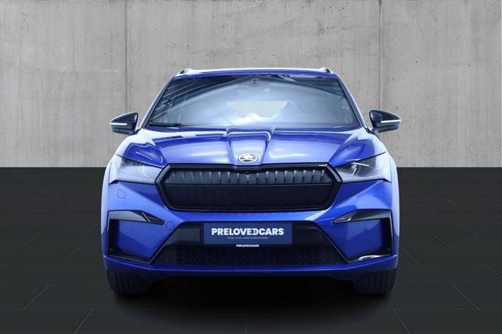 Blå Skoda Enyaq fra 2022