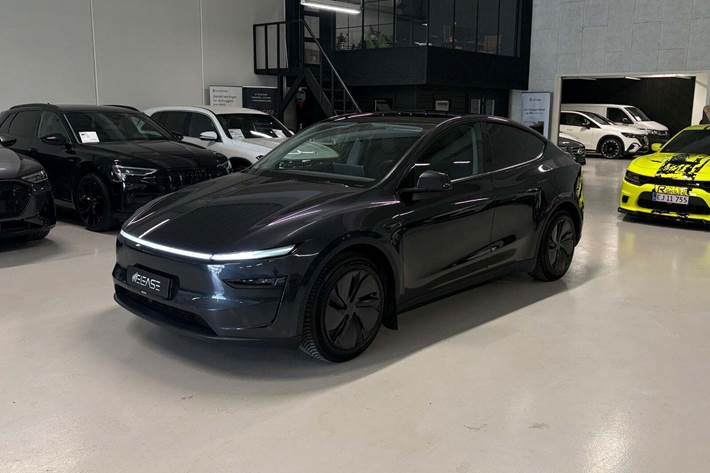 Sort Tesla Model Y fra 2025