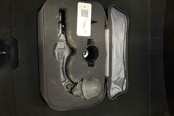 Sort Tesla Model Y fra 2025