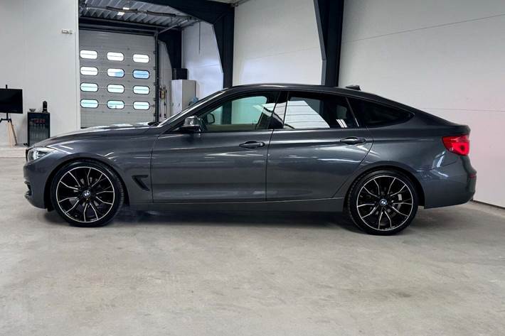 Grå BMW 320d fra 2017